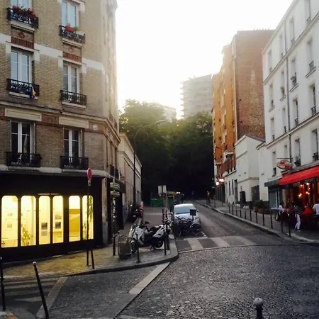 Apartment Small Arty Menilmontant Paris