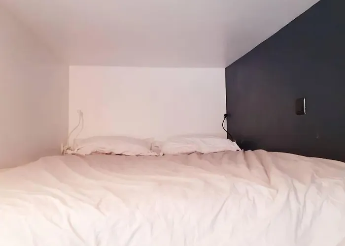 Small Arty Menilmontant Paris