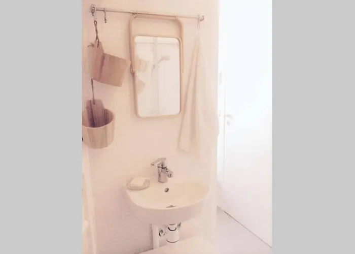 Apartment Small Arty Menilmontant Paris